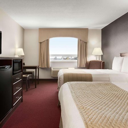 Days Inn & Suites By Wyndham ברנדון מראה חיצוני תמונה