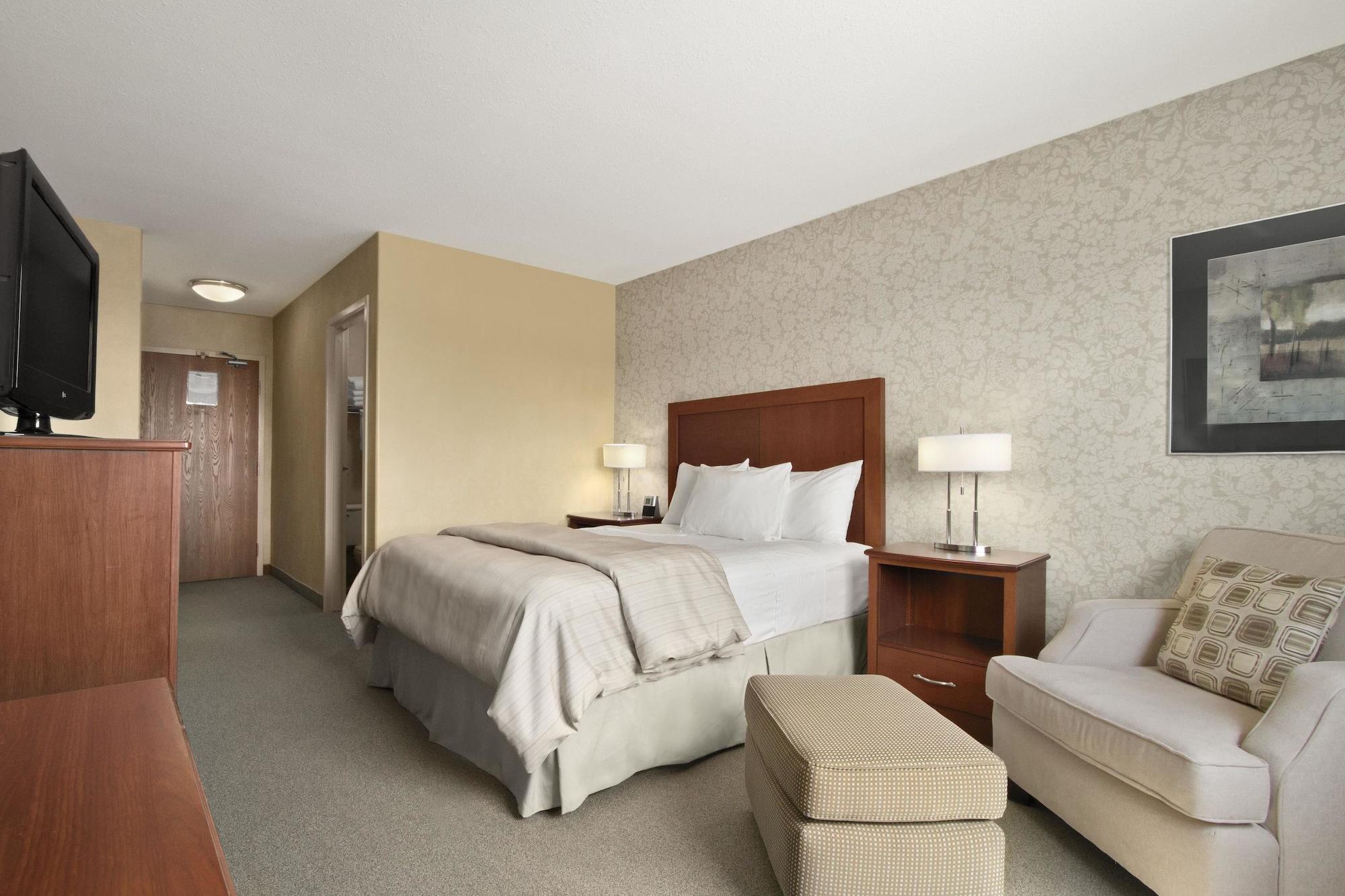 Days Inn & Suites By Wyndham ברנדון מראה חיצוני תמונה