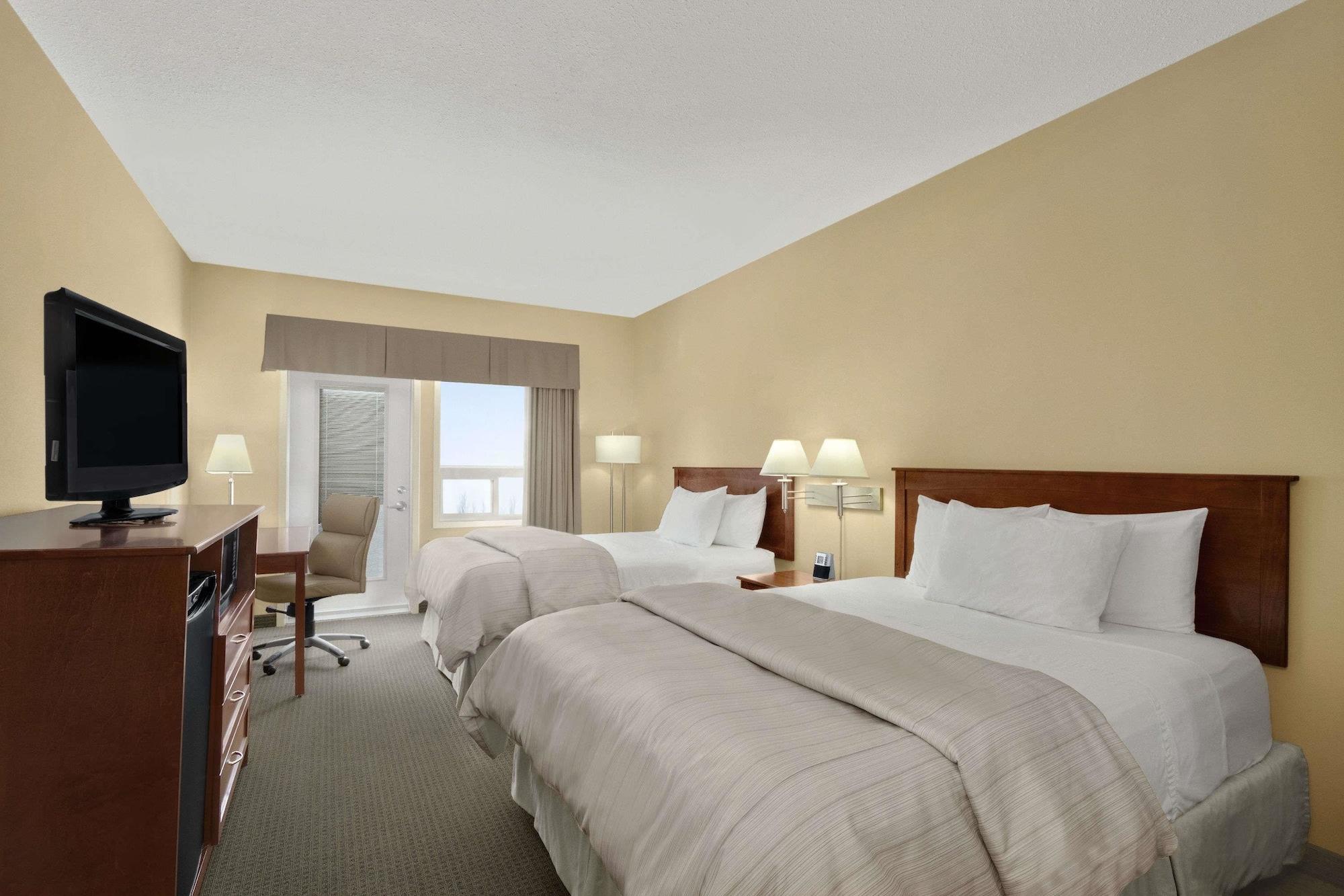 Days Inn & Suites By Wyndham ברנדון מראה חיצוני תמונה
