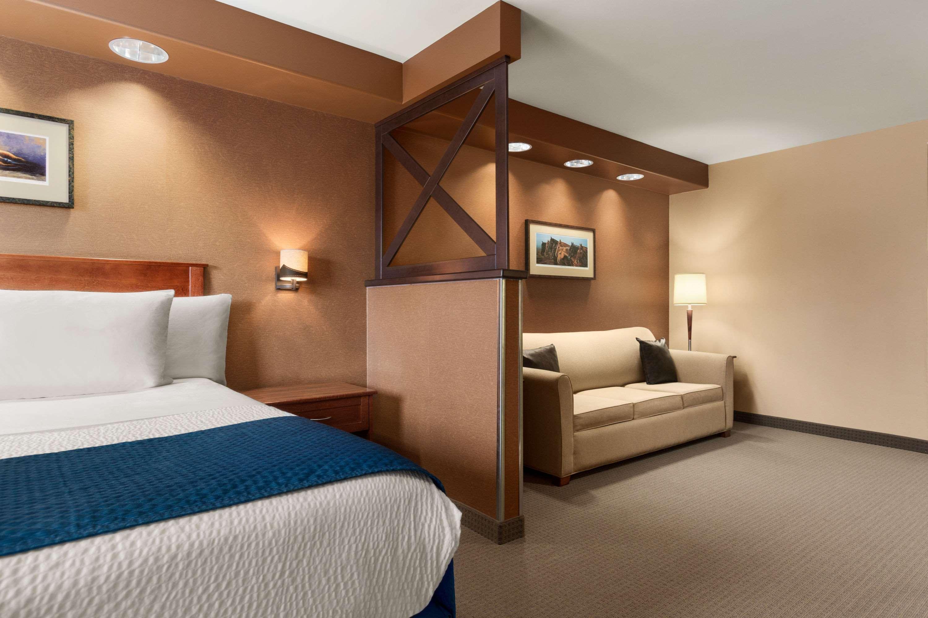 Days Inn & Suites By Wyndham ברנדון מראה חיצוני תמונה