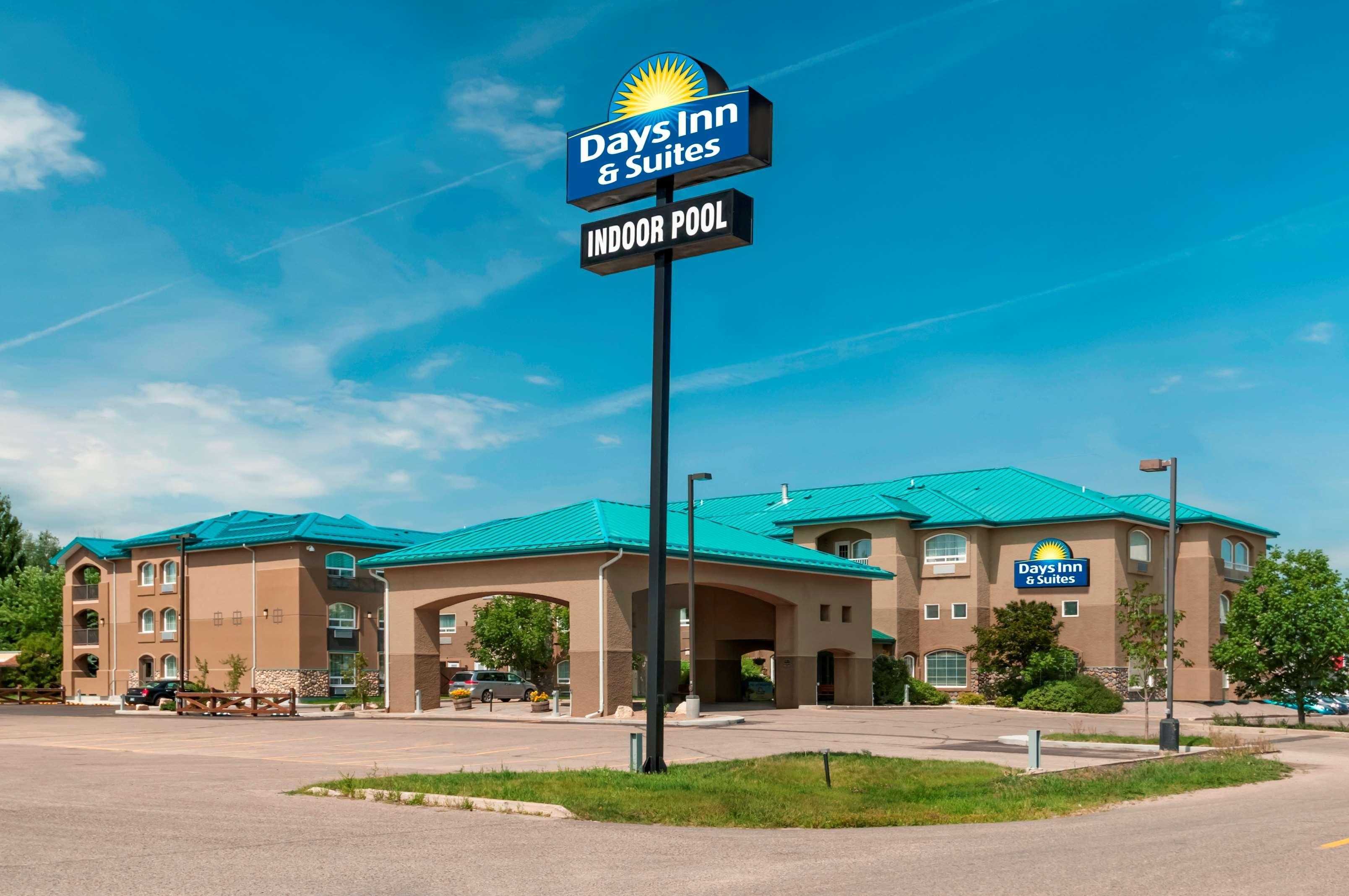 Days Inn & Suites By Wyndham ברנדון מראה חיצוני תמונה