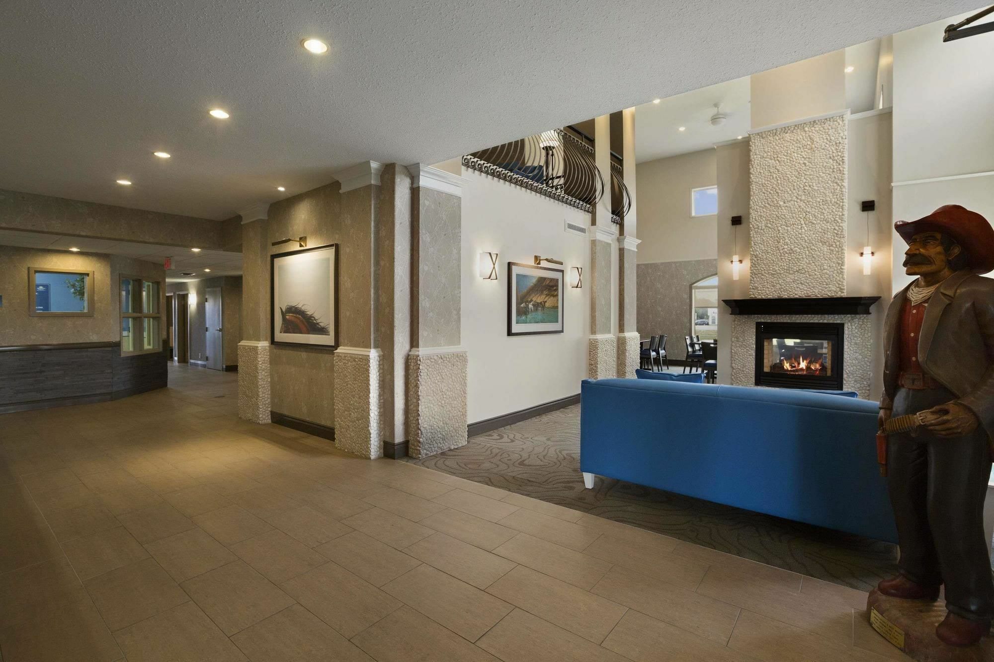 Days Inn & Suites By Wyndham ברנדון מראה חיצוני תמונה