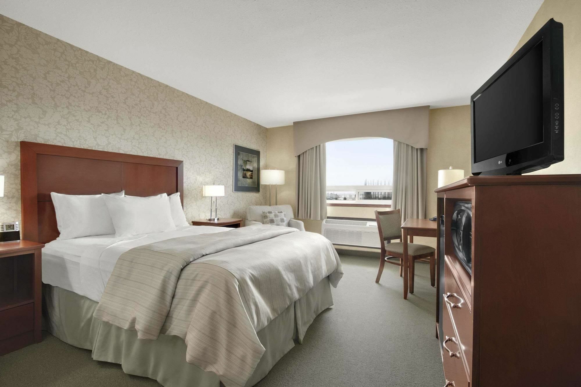 Days Inn & Suites By Wyndham ברנדון חדר תמונה